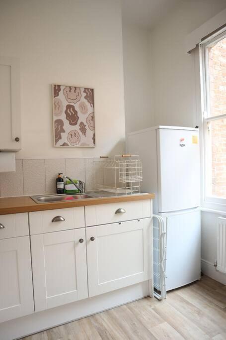 Spacious 1 Bedroom Apartment Leicester Exterior photo