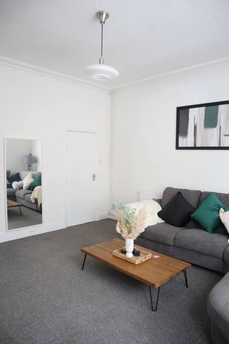 Spacious 1 Bedroom Apartment Leicester Exterior photo