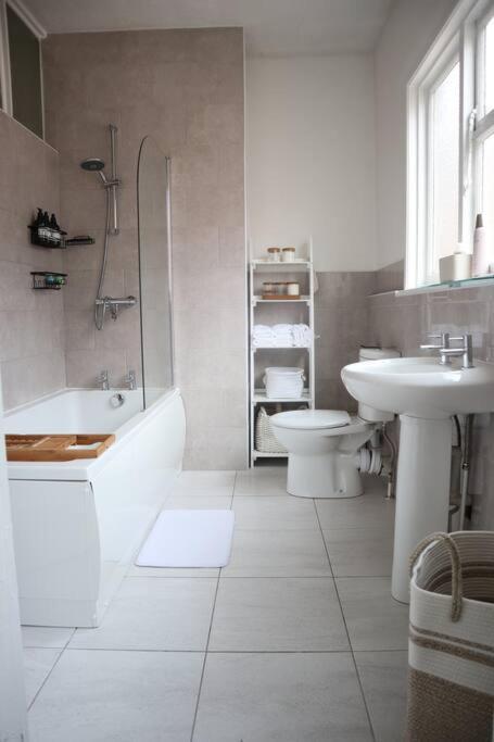 Spacious 1 Bedroom Apartment Leicester Exterior photo
